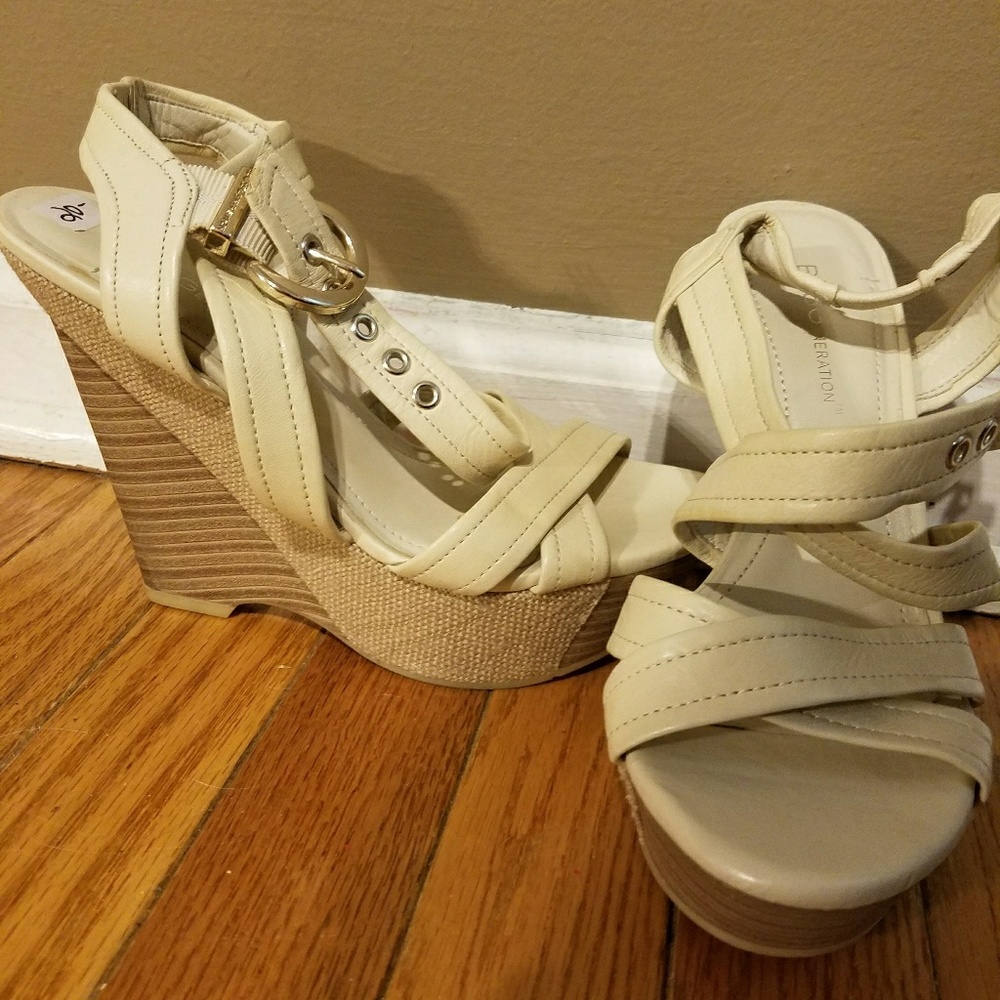 tan BCBG generation wedges 6b